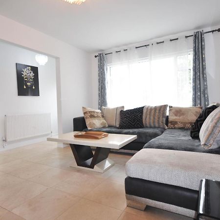 Modern 2 Bed Apartment ลูตัน ภายนอก รูปภาพ