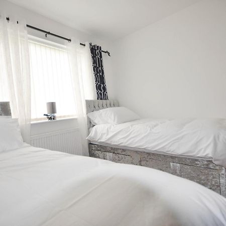 Modern 2 Bed Apartment ลูตัน ภายนอก รูปภาพ