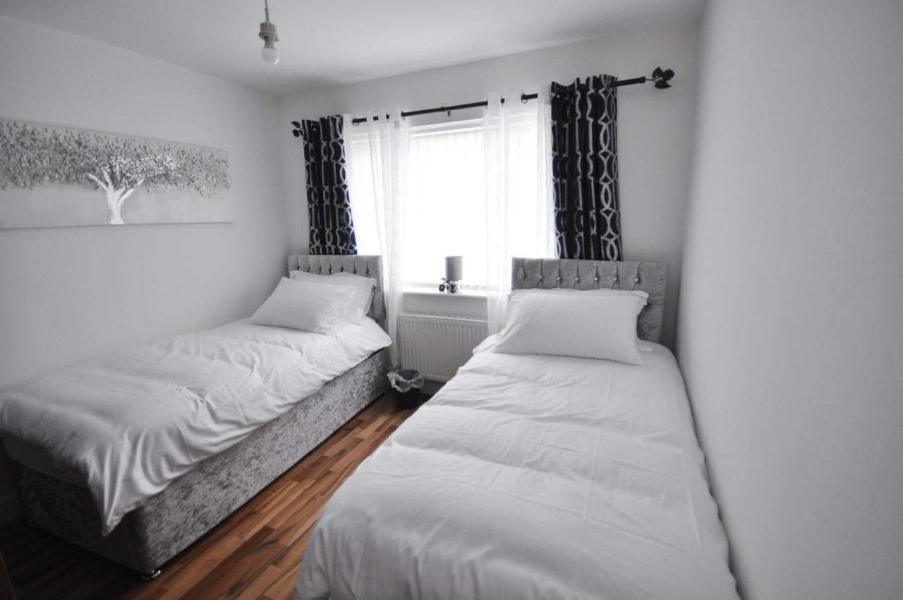 Modern 2 Bed Apartment ลูตัน ภายนอก รูปภาพ