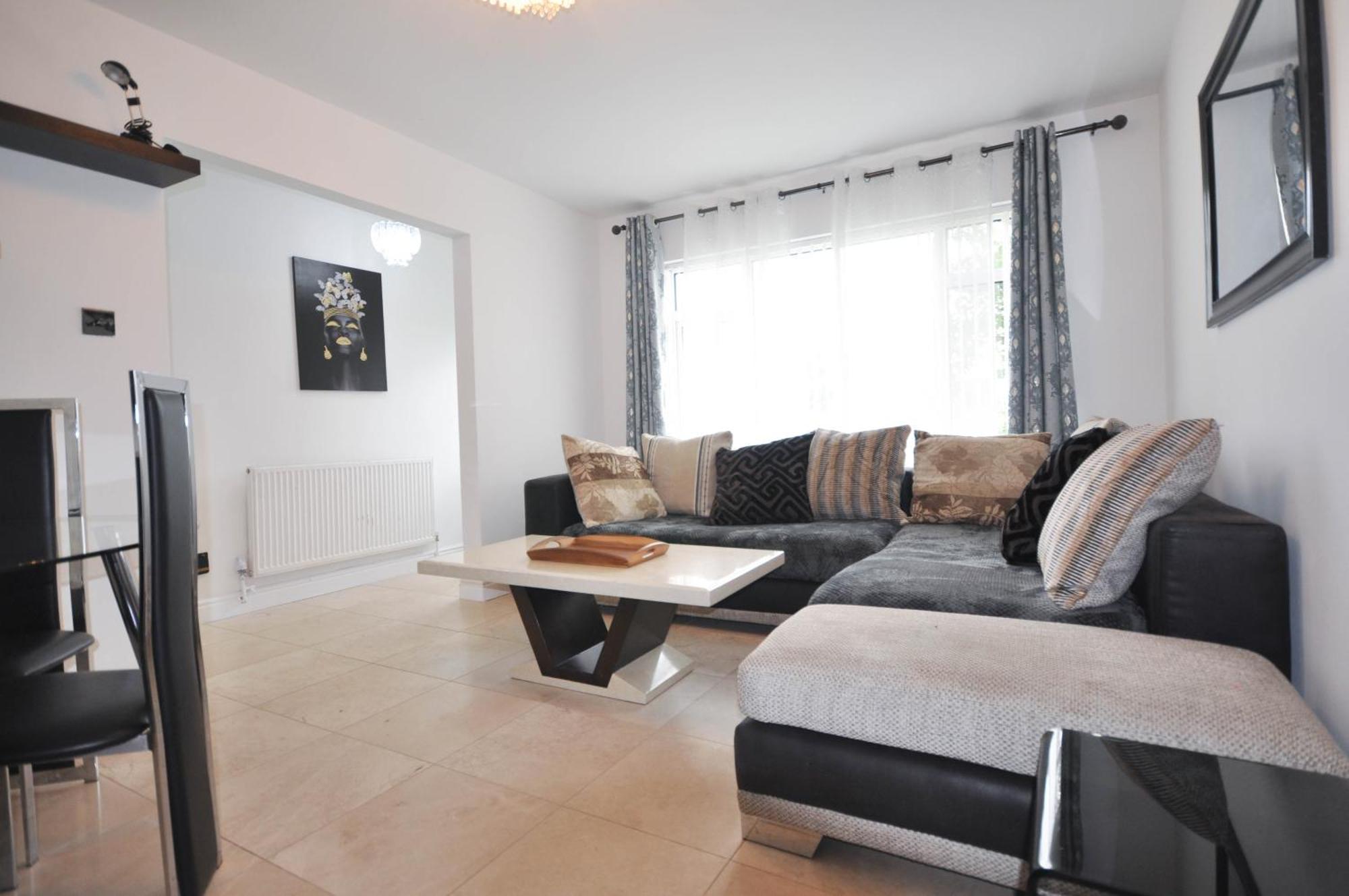 Modern 2 Bed Apartment ลูตัน ภายนอก รูปภาพ