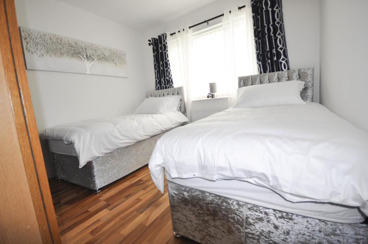 Modern 2 Bed Apartment ลูตัน ภายนอก รูปภาพ