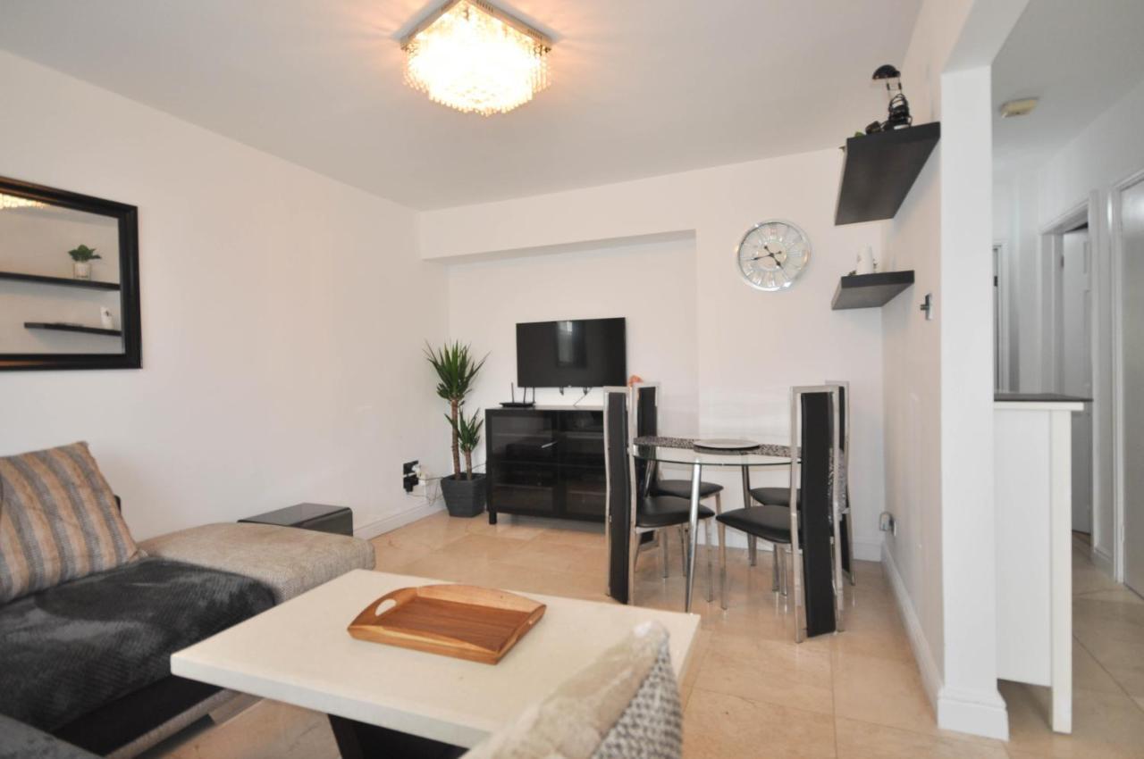 Modern 2 Bed Apartment ลูตัน ภายนอก รูปภาพ