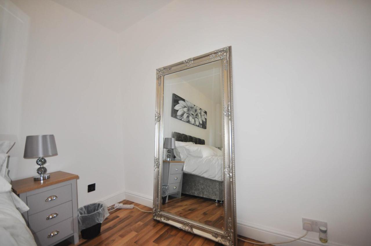 Modern 2 Bed Apartment ลูตัน ภายนอก รูปภาพ