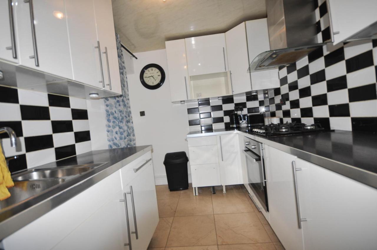 Modern 2 Bed Apartment ลูตัน ภายนอก รูปภาพ