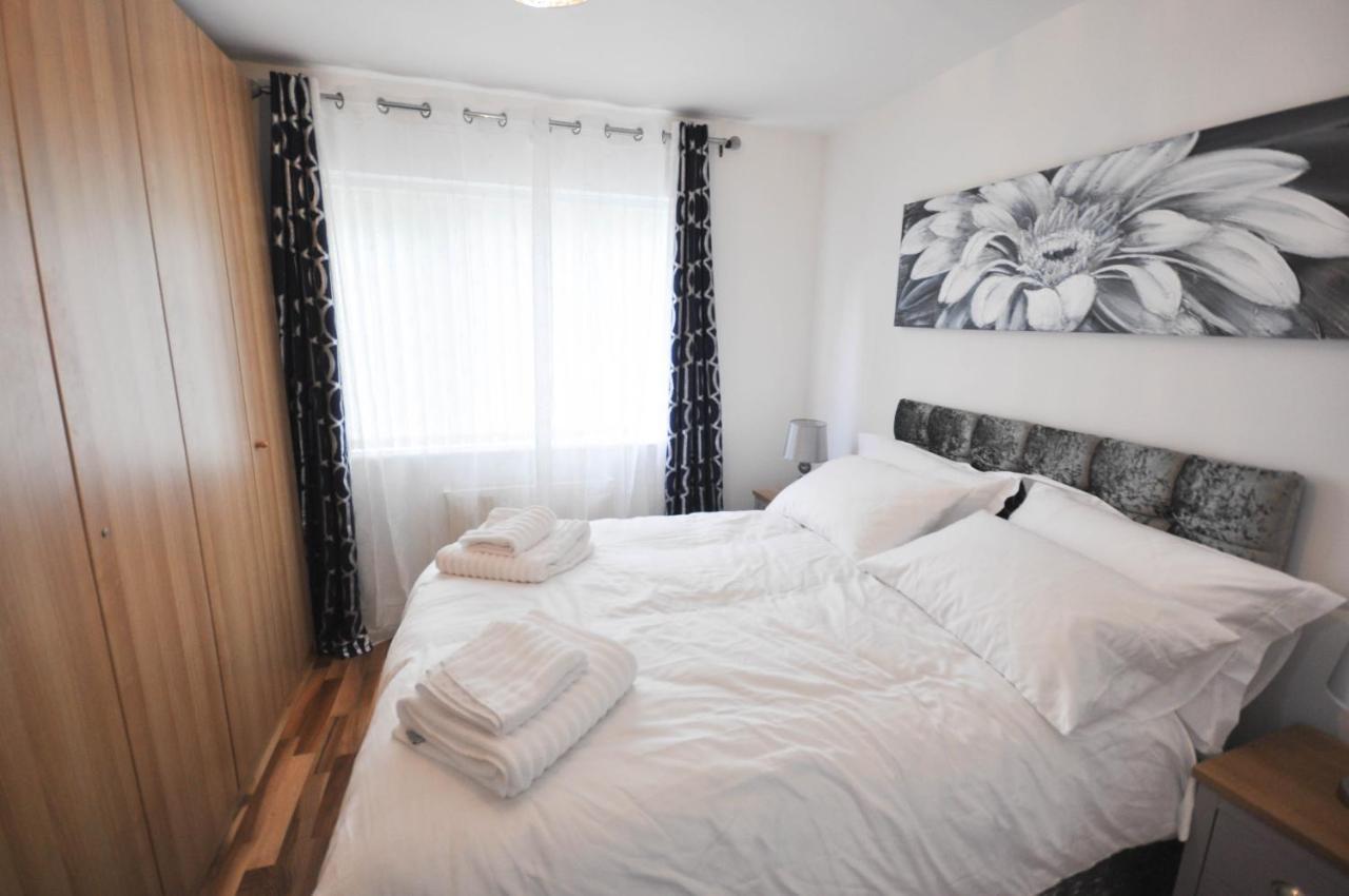 Modern 2 Bed Apartment ลูตัน ภายนอก รูปภาพ