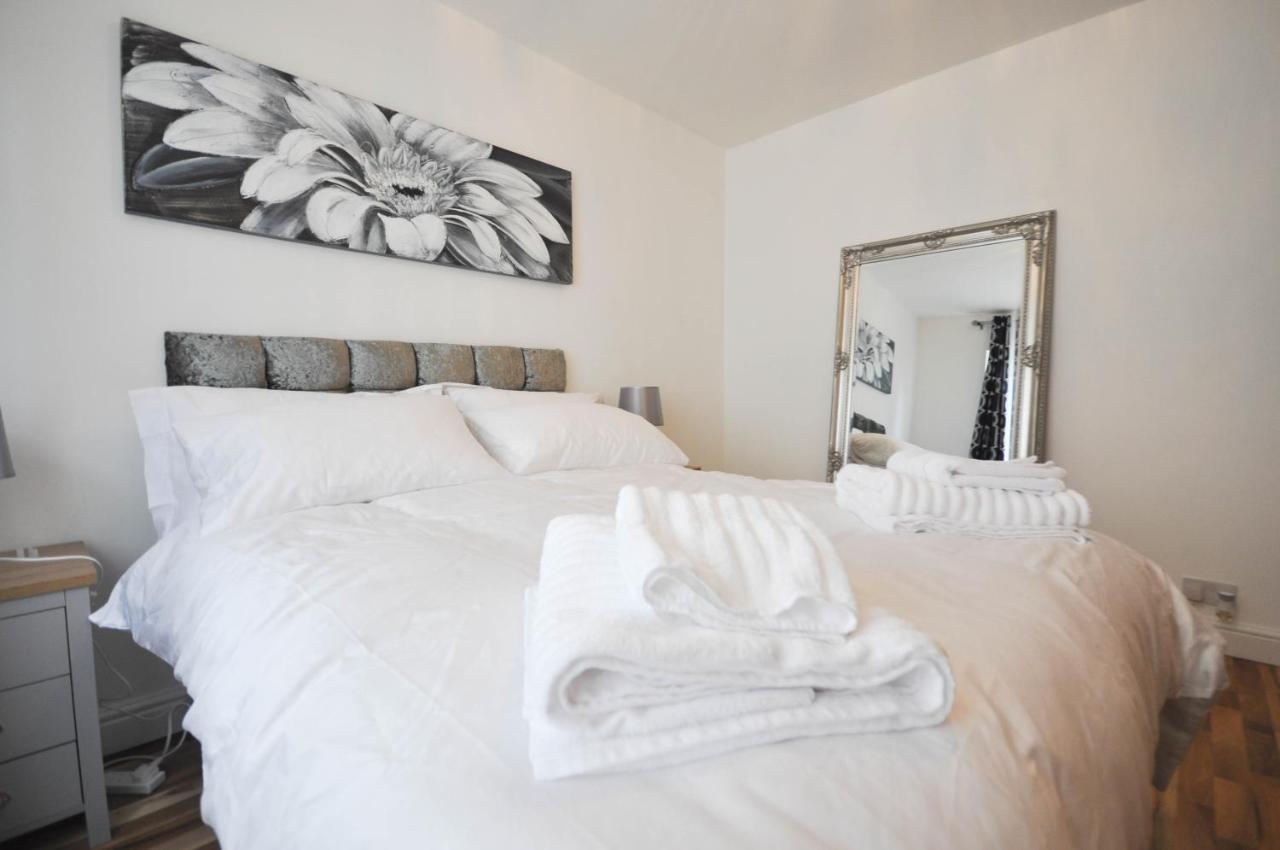 Modern 2 Bed Apartment ลูตัน ภายนอก รูปภาพ